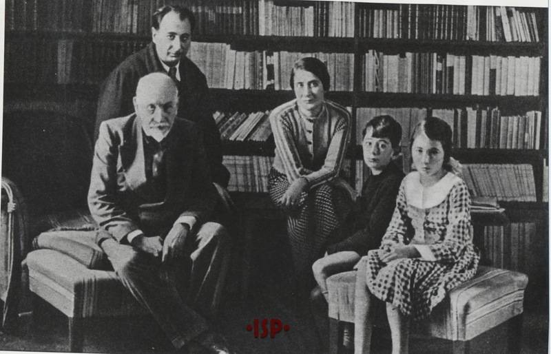 01.da sinistra L P seduto Stefano Pirandello Olinda Labroca Andrea Pirandello Ninni Pirandello 1