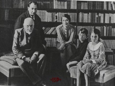 01.da sinistra L P seduto Stefano Pirandello Olinda Labroca Andrea Pirandello Ninni Pirandello 1